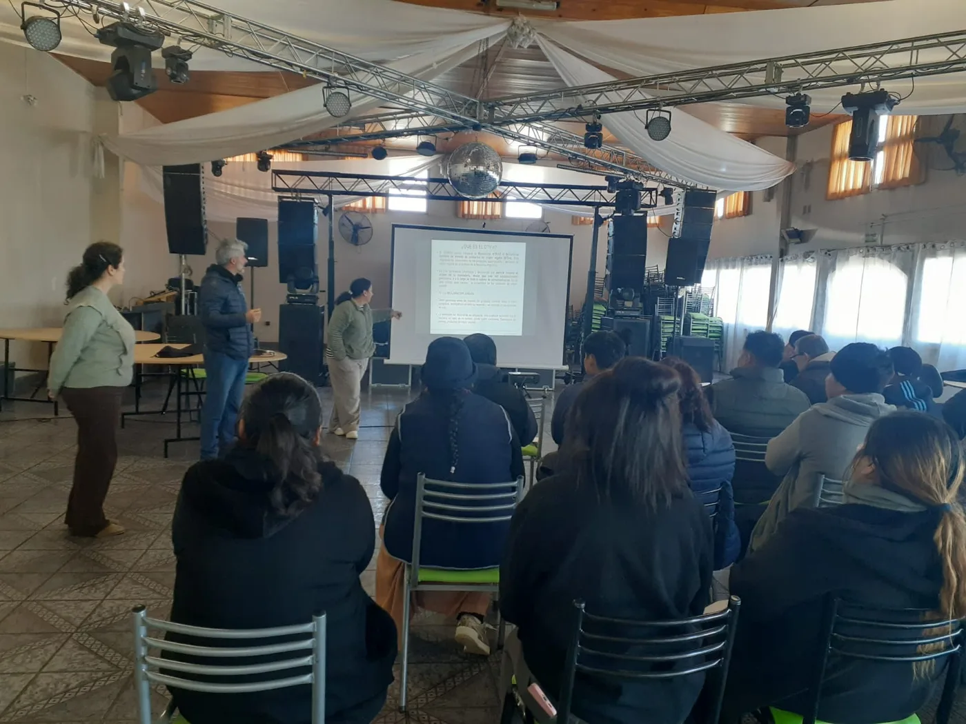 Capacitación SENASA en el Mercado de Las Heras