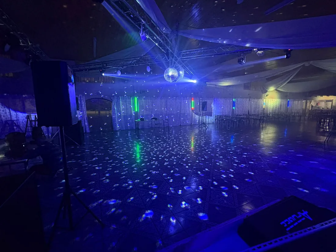 Pista de baile con iluminación